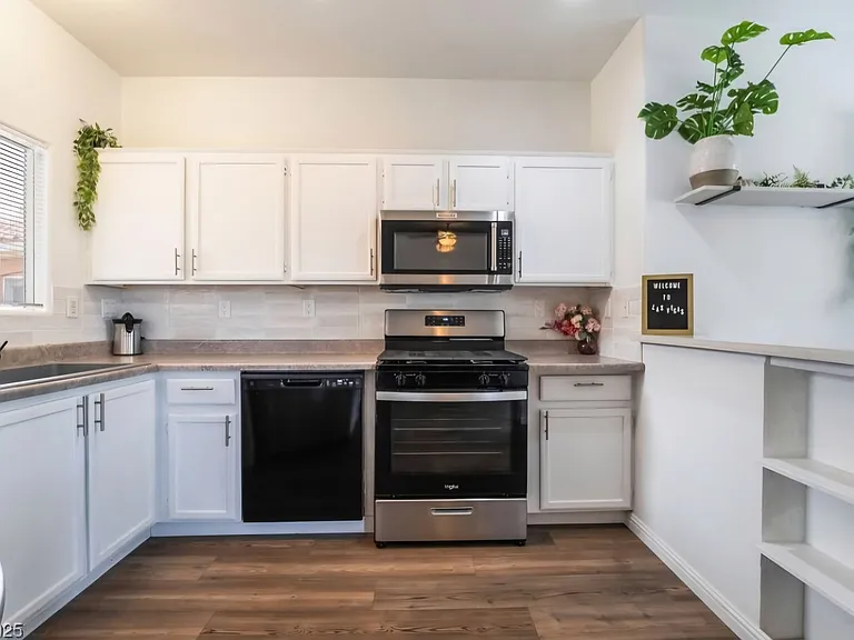 1051 E Cactus Ave — Photo 9