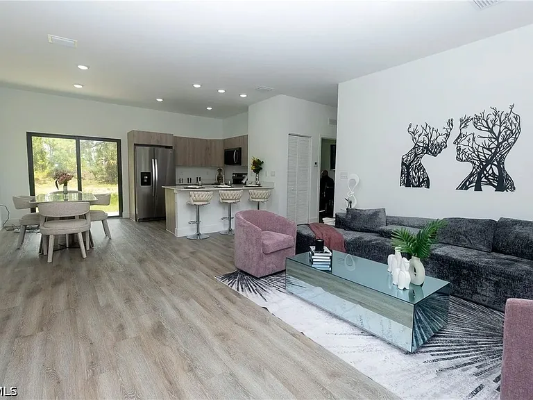 1125 Deauville St E — Photo 11