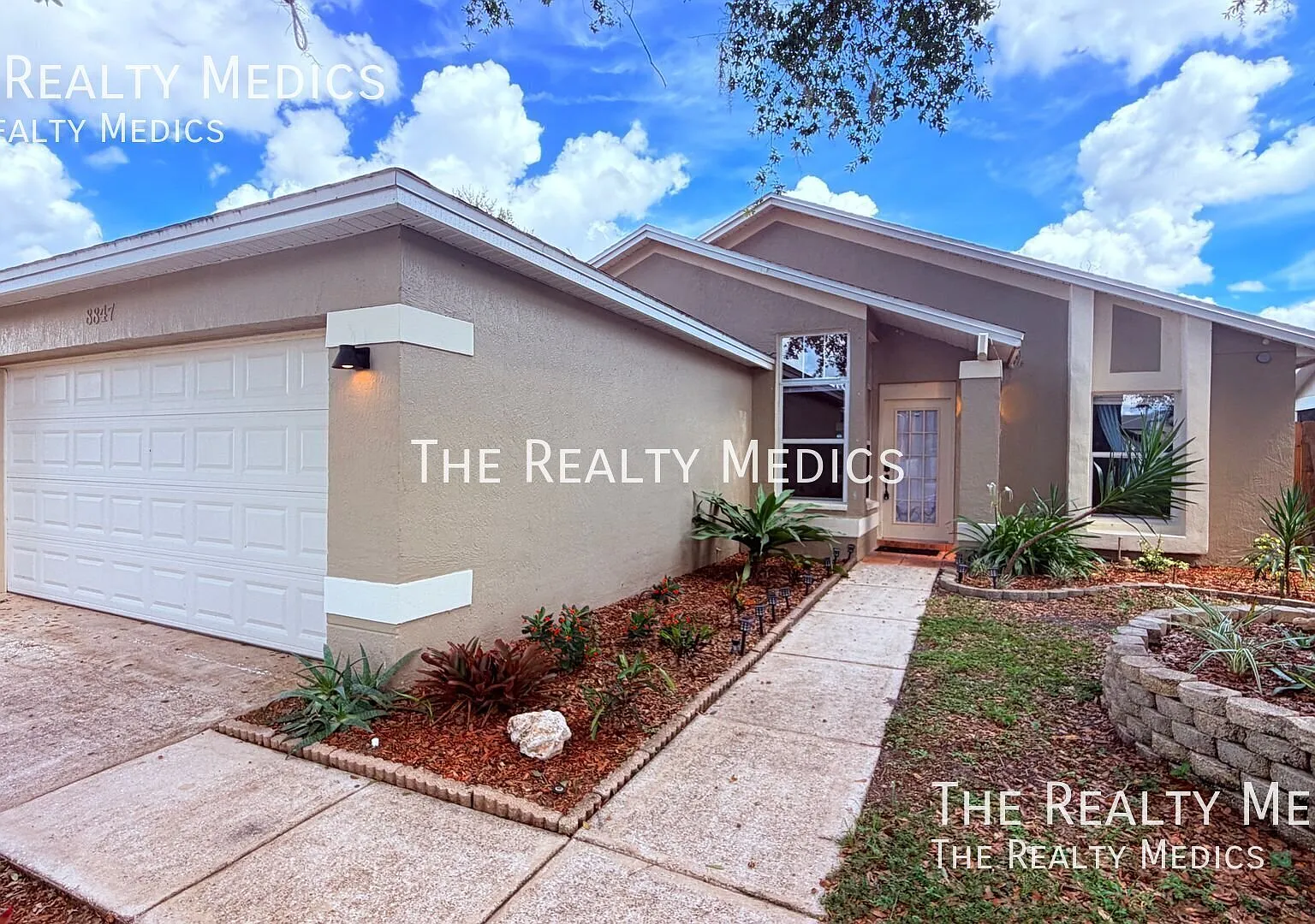 Modern Kissimmee Living | Stylish 3-Bedroom Home Near Orlando's Best! Washer & Dryer Included! — Photo 1