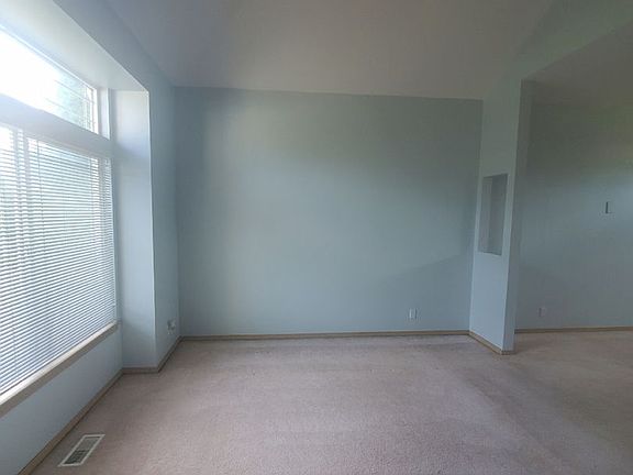 4th image of 4911 189th St SW