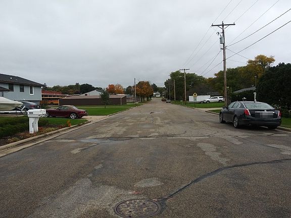 4th image of 409 E Park Ave