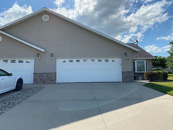 2nd image of 1878 McCarthy Ln