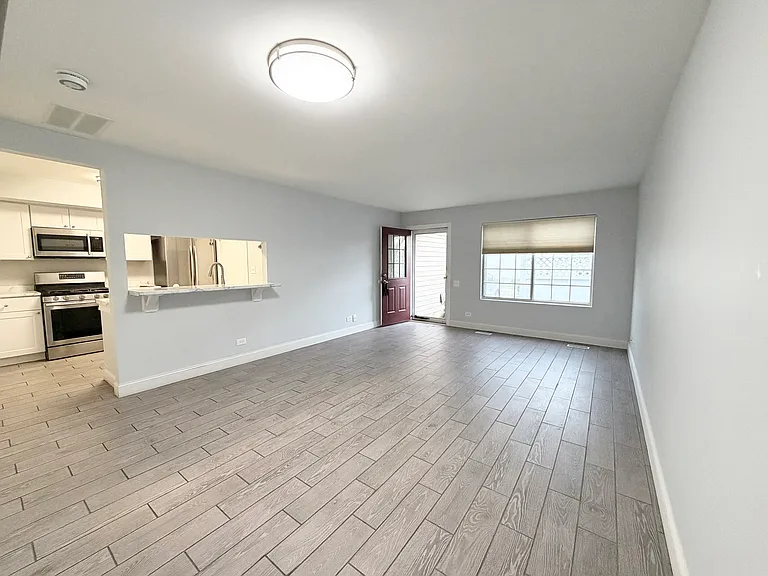 345 Gregory St — Photo 4