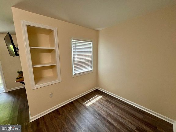 2nd image of 209 E Valley Point Ln #C501