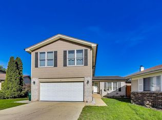 6 Plover Ct, Woodridge, IL 60517