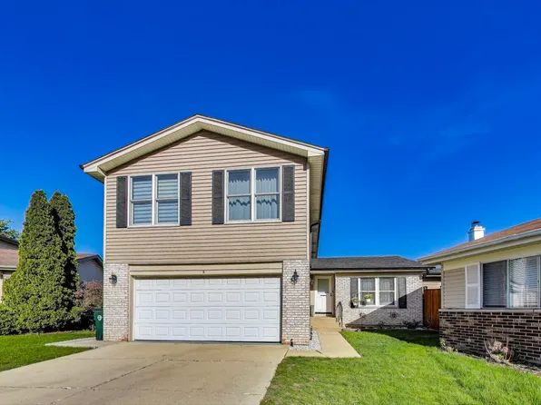 6 Plover Ct, Woodridge, IL 60517