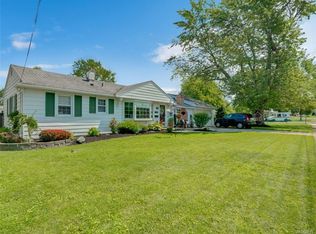 2748 Cloverbank Rd, Hamburg, NY 14075