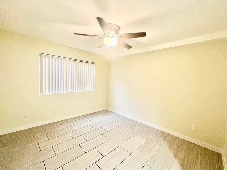 820 Glenoaks Apartments — Photo 5