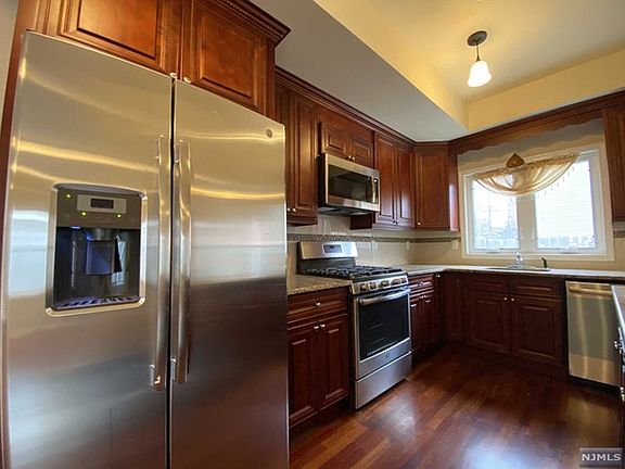 4th image of 278 Belmont Ave