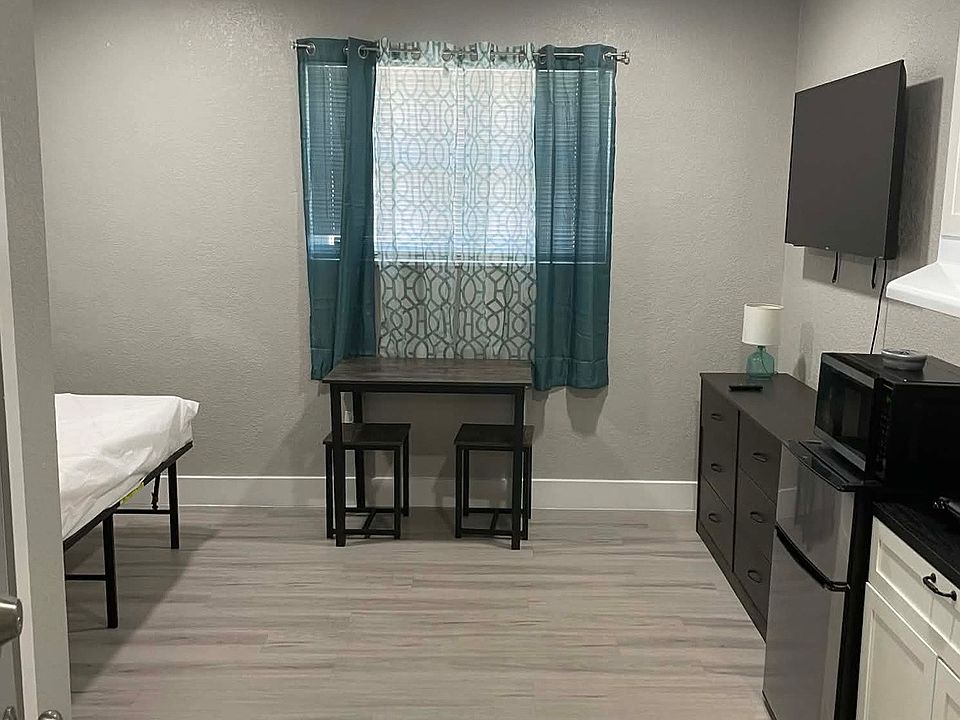 1st image of 13 W Dakin Ave