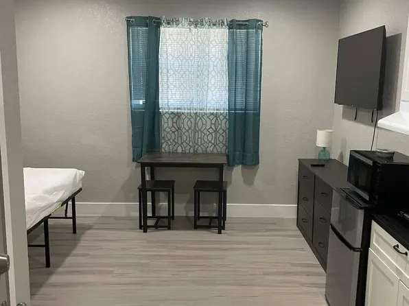 13 W Dakin Ave, Kissimmee, FL 34741