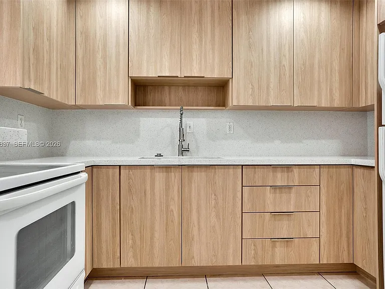 8650 SW 67th Ave #1025 — Photo 5