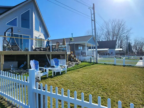 6922 Beadle St, Caseville, MI 48725