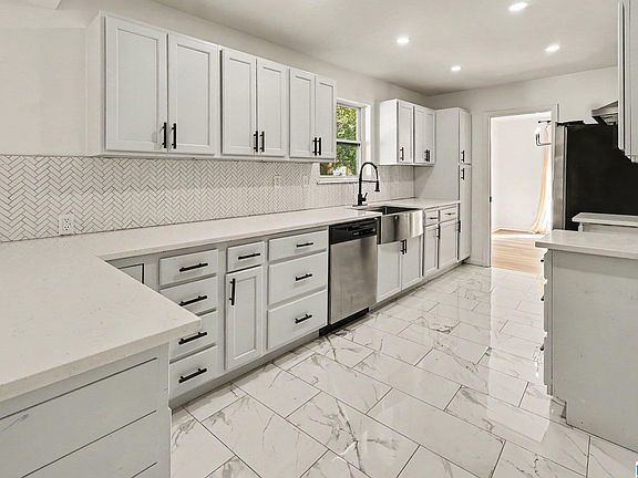 4th image of 3016 Sayers Rd