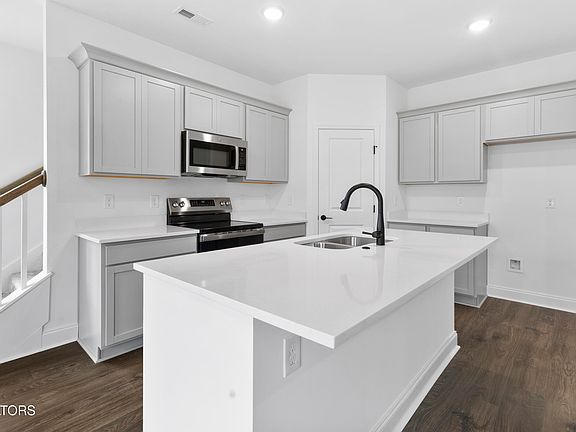 5th image of 1708 Bennett Village Dr