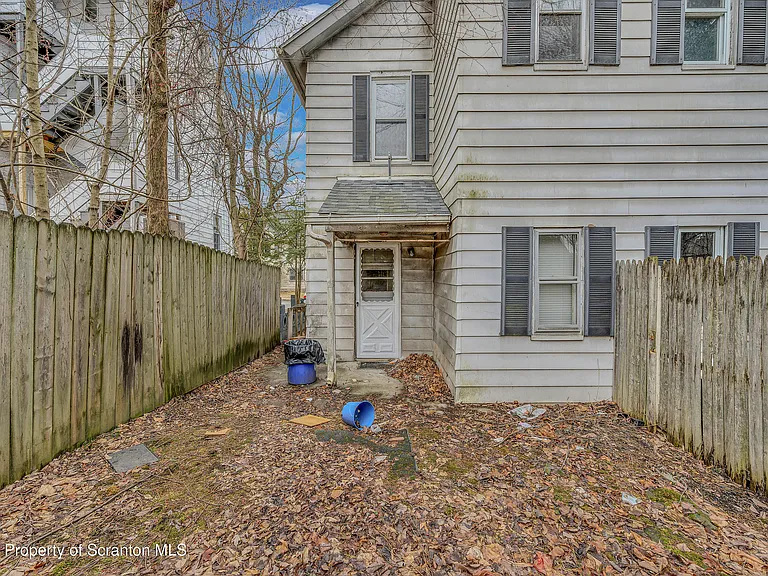 821 Delaware St — Photo 3