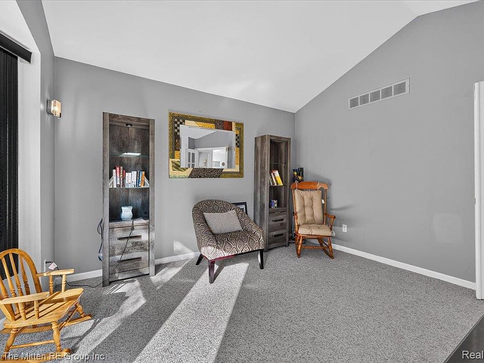 22290 Genesis Dr, photo 21