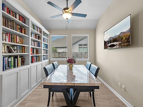 4th image of 5821 Lavaca Ln