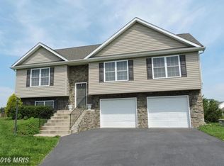 393 Ives St, Martinsburg, WV 25405