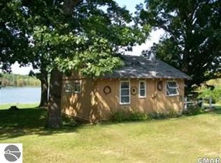 10539 E Deaner Rd, Riverdale, MI 48877