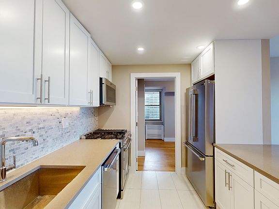 3rd image of 310 Greenwich St #310-25G
