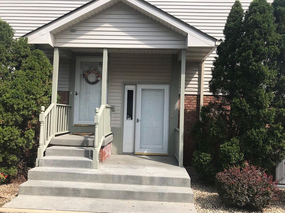 1st image of 9749 Parkway Dr #0