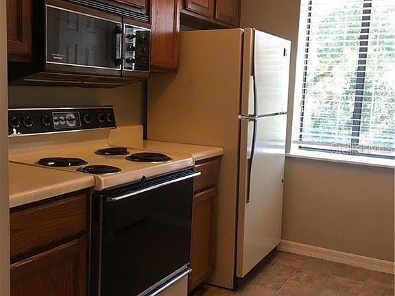4th image of 184 Riverbend 202 Dr