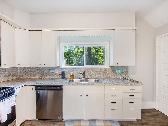 4th image of 334 Ames St NE #1