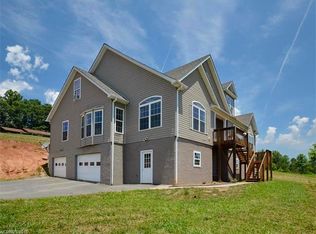 22 Eatmon Hill Dr, Mars Hill, NC 28754