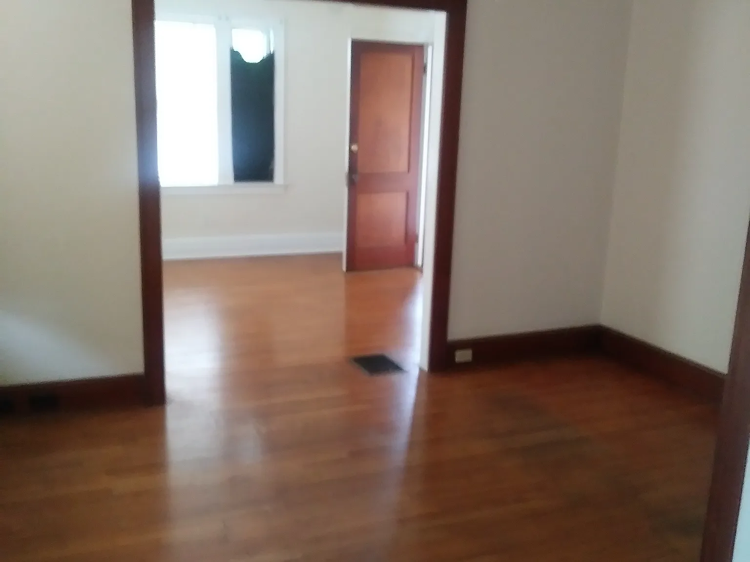 2 bed, 1001 sqft, $1,600 — Photo 3