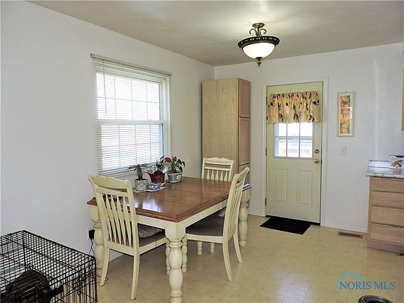 5th image of 3969 Dalling Dr