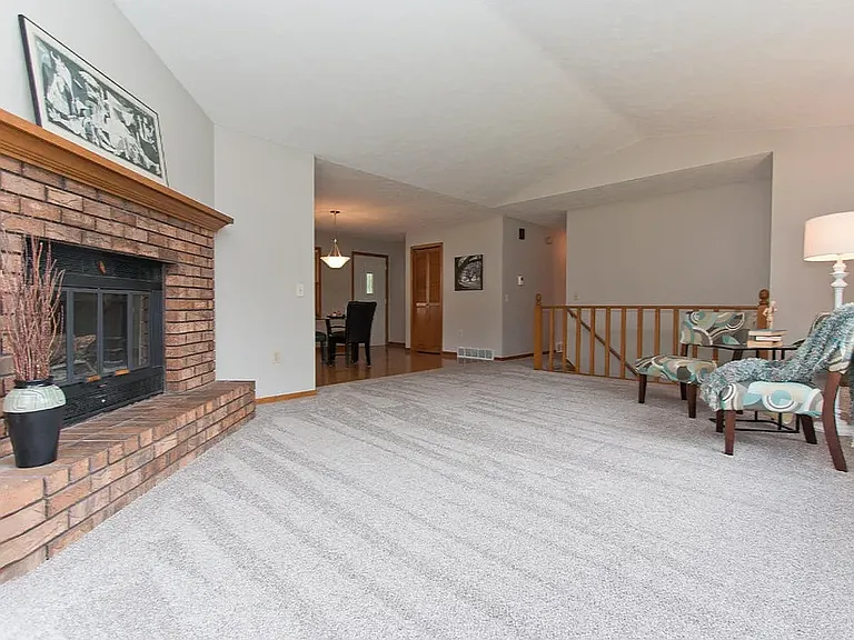 3380 Balsam Ct NE — Photo 4