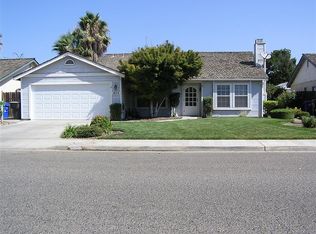 1974 White Chapel Ln, Porterville, CA 93257