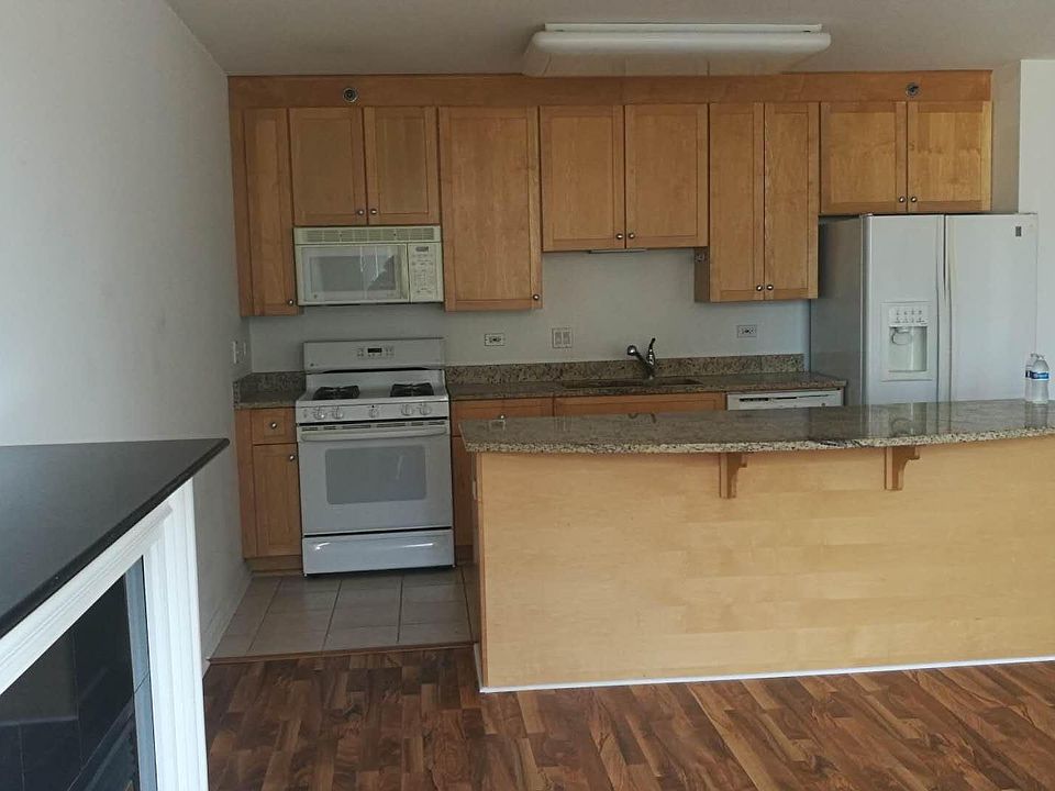 1st image of 33 W Ontario St #28X
