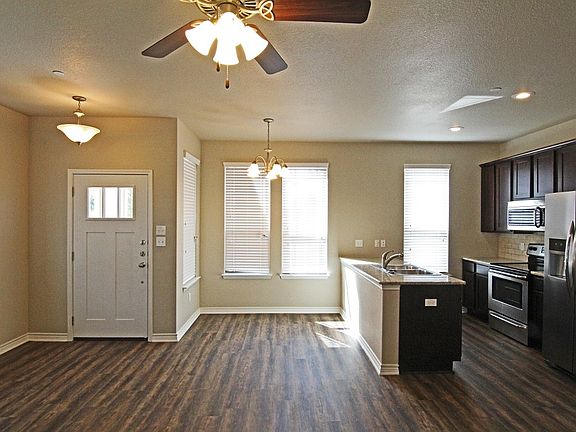 3rd image of 619 Westfield Blvd #619