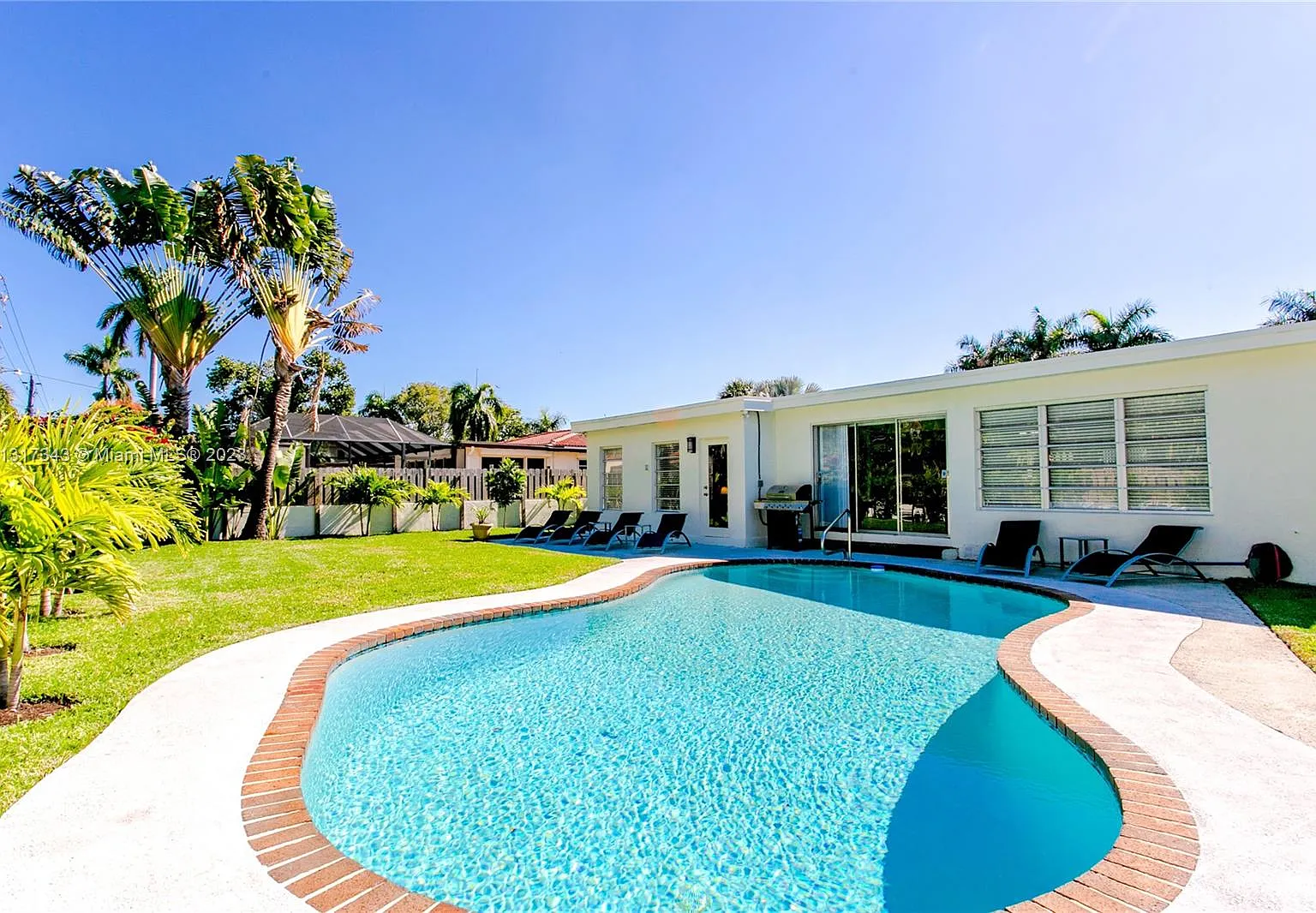 Hollywood Lakes Section — Photo 1