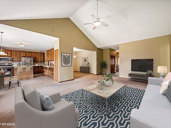 3rd image of 39W257 Mill Creek Cir E