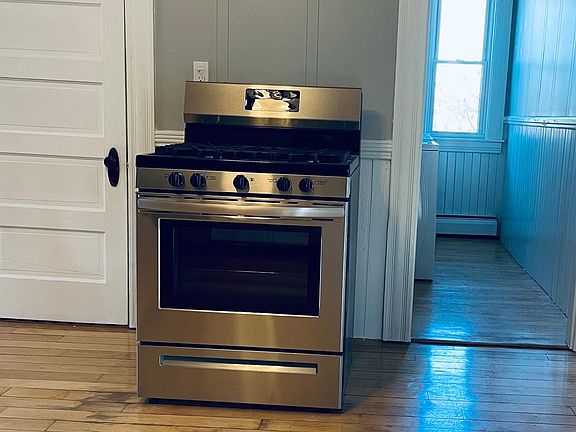 New gas stove, stainless steel