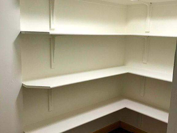 5th image of 622 Fairview Blvd #1