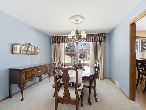 4th image of 705 S Goldenrod Dr