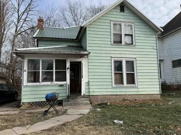 615 S Liberty Ave, Freeport, IL 61032