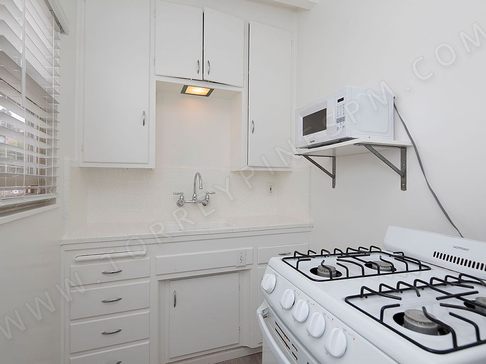 1st image of 7427 Herschel Ave #3