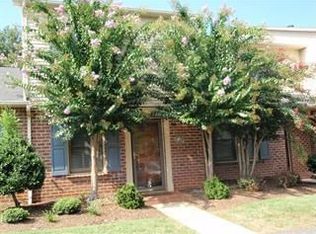 881 21st Ave NE, Hickory, NC 28601