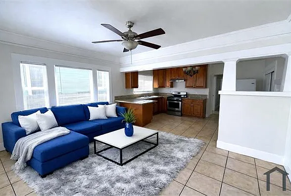 2 bed, 750 sqft, $2,050 — Photo 2