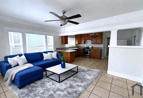 2nd image of 943 Chestnut Ave #943