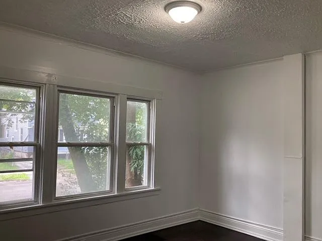 374 Hawley St — Photo 8