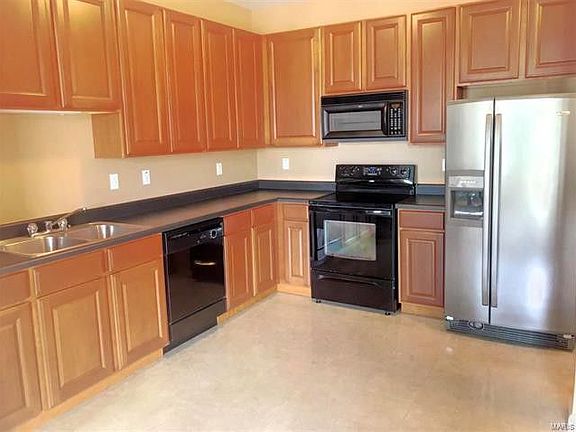Kitchen with 42" cabinets