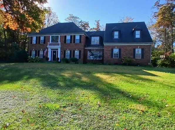 82 Brookview Ln, Valparaiso, IN 46385