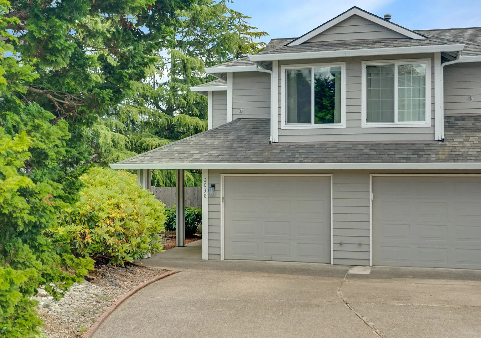 Updated townhome with all the amenities! — Photo 1
