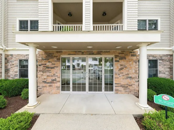 1068 Victoria St APT A4, New Bedford, MA 02745